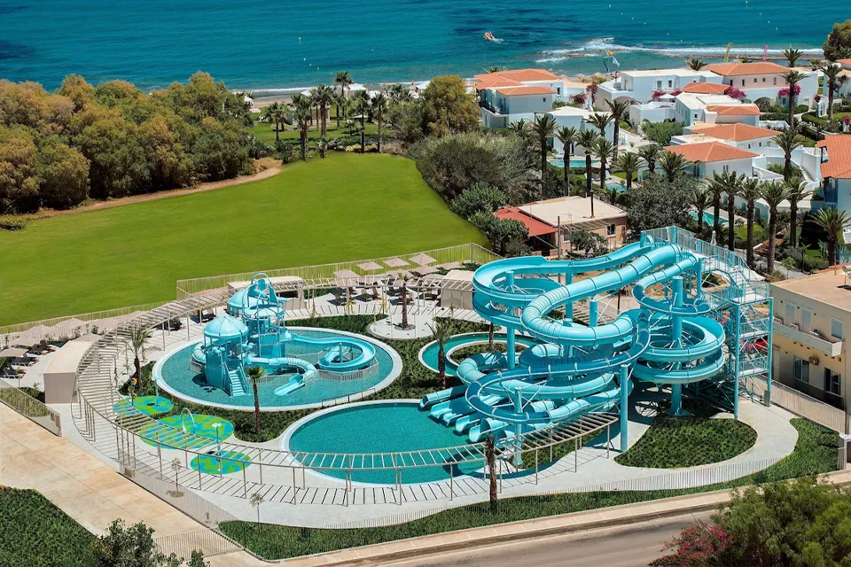 פארק מים עם מגלשות ב-Aquila Rithymna Beach