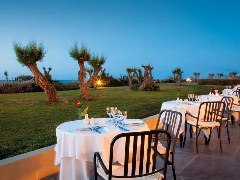 Beachfront fine dining at Aquila Rithymna Beach