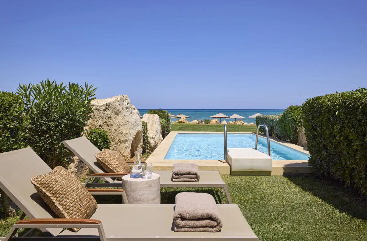Mythica bungalow with private pool